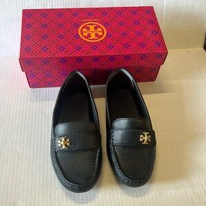 Tory Burch size 7.5 Kira Driver